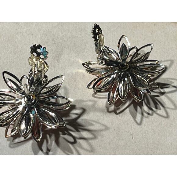 Beautiful Orange Flower Clip On Ear Rings. Orange Jewel in Center. Orange.silver - Picture 6 of 7